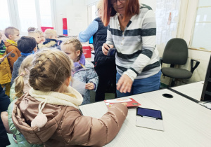 Przedszkolaki listy piszą…do Mikołaja- czyli świąteczna wycieczka na pocztę w ramach preorientacji zawodowej w gr. XI i XII