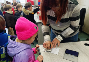 Przedszkolaki listy piszą…do Mikołaja- czyli świąteczna wycieczka na pocztę w ramach preorientacji zawodowej w gr. XI i XII