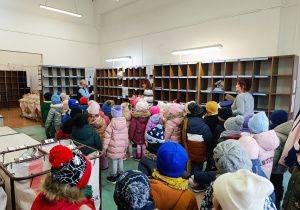 Przedszkolaki listy piszą…do Mikołaja- czyli świąteczna wycieczka na pocztę w ramach preorientacji zawodowej w gr. XI i XII