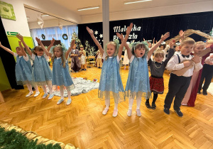 „Lulajże Jezuniu” - jasełka bożonarodzeniowe w grupa V