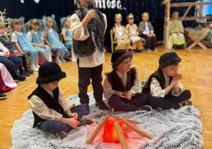 „Lulajże Jezuniu” - jasełka bożonarodzeniowe w grupa V