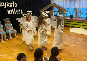 „Lulajże Jezuniu” - jasełka bożonarodzeniowe w grupa V