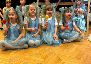 „Lulajże Jezuniu” - jasełka bożonarodzeniowe w grupa V