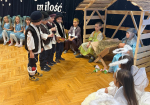 „Lulajże Jezuniu” - jasełka bożonarodzeniowe w grupa V