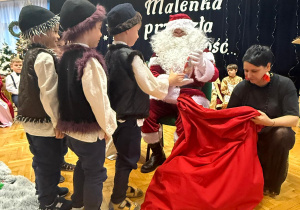 „Lulajże Jezuniu” - jasełka bożonarodzeniowe w grupa V