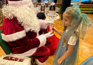 „Lulajże Jezuniu” - jasełka bożonarodzeniowe w grupa V