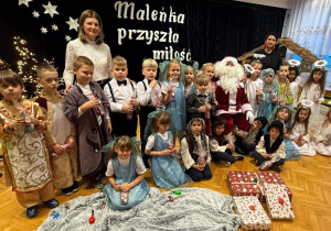 „Lulajże Jezuniu” - jasełka bożonarodzeniowe w grupa V