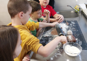 Warsztaty Pieczenia Pierników w Zespole Szkół im. Mikołaja Kopernika w Koninie - grupa V