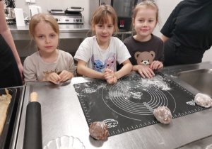 Warsztaty Pieczenia Pierników w Zespole Szkół im. Mikołaja Kopernika w Koninie - grupa V