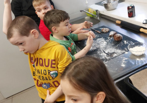 Warsztaty Pieczenia Pierników w Zespole Szkół im. Mikołaja Kopernika w Koninie - grupa V