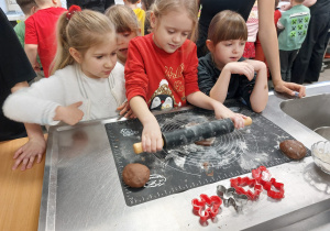 Warsztaty Pieczenia Pierników w Zespole Szkół im. Mikołaja Kopernika w Koninie - grupa V