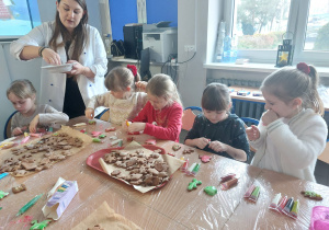 Warsztaty Pieczenia Pierników w Zespole Szkół im. Mikołaja Kopernika w Koninie - grupa V