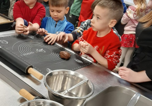 Warsztaty Pieczenia Pierników w Zespole Szkół im. Mikołaja Kopernika w Koninie - grupa V