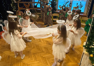 „Choinka w Aniołkowie”- spotkanie świąteczne w grupie II