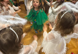 „Choinka w Aniołkowie”- spotkanie świąteczne w grupie II