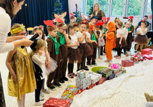 "Świąteczne zamieszanie" - uroczystość choinkowa w gr. XI