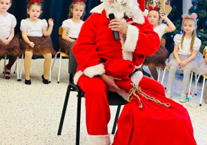 "Świąteczne zamieszanie" - uroczystość choinkowa w gr. XI