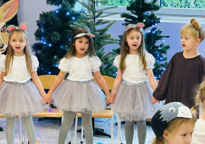 "Świąteczne zamieszanie" - uroczystość choinkowa w gr. XI