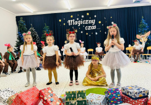 "Świąteczne zamieszanie" - uroczystość choinkowa w gr. XI