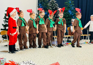 "Świąteczne zamieszanie" - uroczystość choinkowa w gr. XI