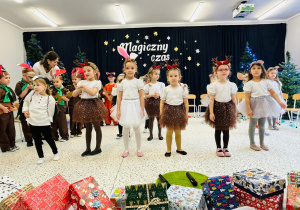 "Świąteczne zamieszanie" - uroczystość choinkowa w gr. XI