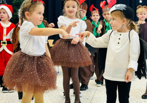 "Świąteczne zamieszanie" - uroczystość choinkowa w gr. XI