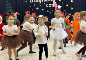 "Świąteczne zamieszanie" - uroczystość choinkowa w gr. XI