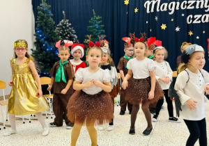 "Świąteczne zamieszanie" - uroczystość choinkowa w gr. XI