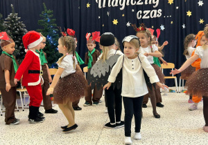 "Świąteczne zamieszanie" - uroczystość choinkowa w gr. XI