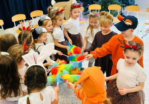 "Świąteczne zamieszanie" - uroczystość choinkowa w gr. XI