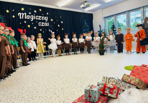 "Świąteczne zamieszanie" - uroczystość choinkowa w gr. XI