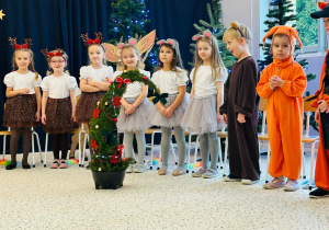 "Świąteczne zamieszanie" - uroczystość choinkowa w gr. XI