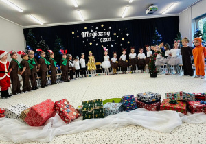 "Świąteczne zamieszanie" - uroczystość choinkowa w gr. XI