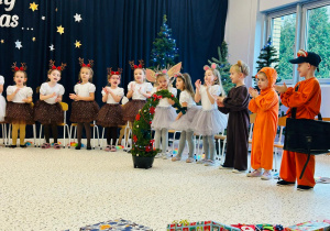 "Świąteczne zamieszanie" - uroczystość choinkowa w gr. XI