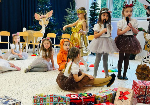 "Świąteczne zamieszanie" - uroczystość choinkowa w gr. XI