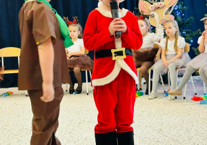 "Świąteczne zamieszanie" - uroczystość choinkowa w gr. XI