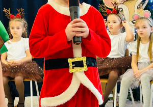 "Świąteczne zamieszanie" - uroczystość choinkowa w gr. XI