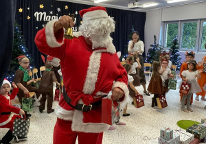 "Świąteczne zamieszanie" - uroczystość choinkowa w gr. XI