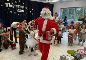 "Świąteczne zamieszanie" - uroczystość choinkowa w gr. XI