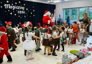 "Świąteczne zamieszanie" - uroczystość choinkowa w gr. XI