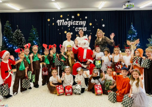 "Świąteczne zamieszanie" - uroczystość choinkowa w gr. XI