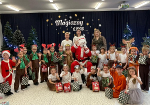 "Świąteczne zamieszanie" - uroczystość choinkowa w gr. XI