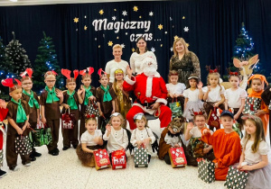 "Świąteczne zamieszanie" - uroczystość choinkowa w gr. XI
