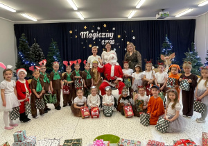 "Świąteczne zamieszanie" - uroczystość choinkowa w gr. XI