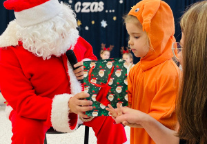 "Świąteczne zamieszanie" - uroczystość choinkowa w gr. XI