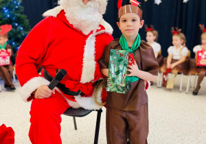 "Świąteczne zamieszanie" - uroczystość choinkowa w gr. XI