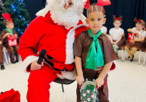 "Świąteczne zamieszanie" - uroczystość choinkowa w gr. XI