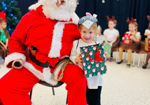 "Świąteczne zamieszanie" - uroczystość choinkowa w gr. XI