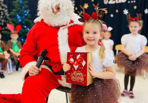 "Świąteczne zamieszanie" - uroczystość choinkowa w gr. XI