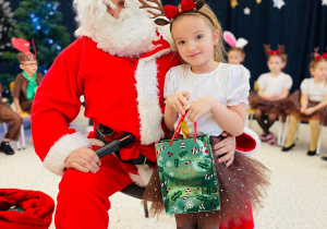 "Świąteczne zamieszanie" - uroczystość choinkowa w gr. XI